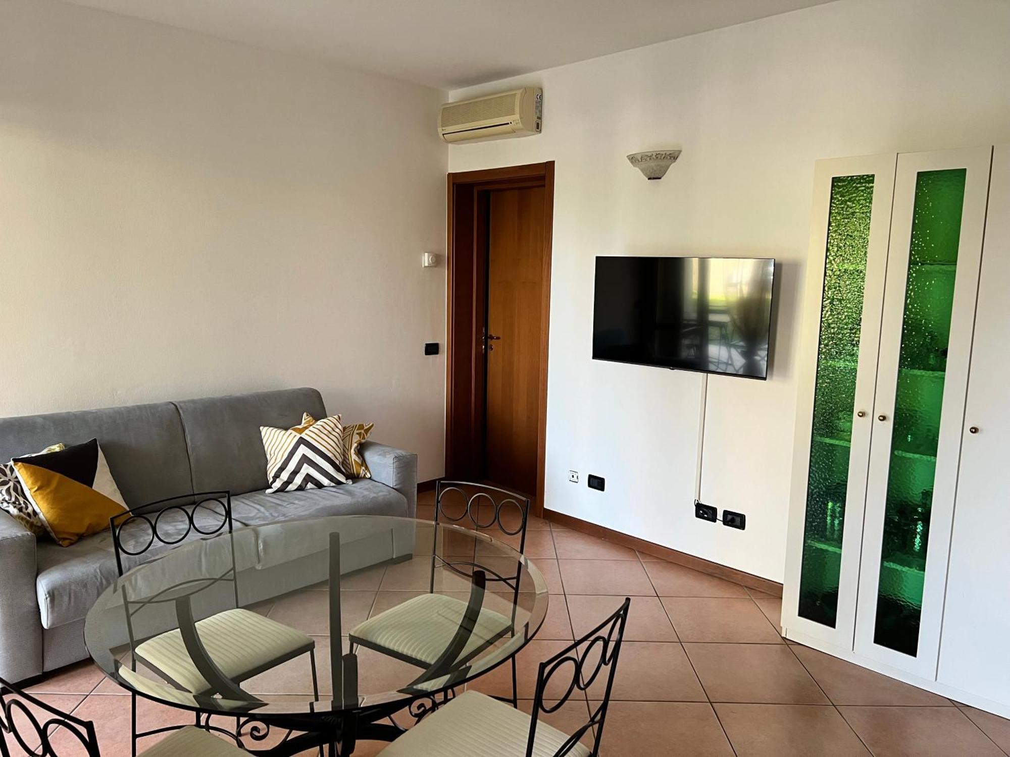 Magic Desenzano Apartment เดเซนซาโนเดลการ์ดา ภายนอก รูปภาพ