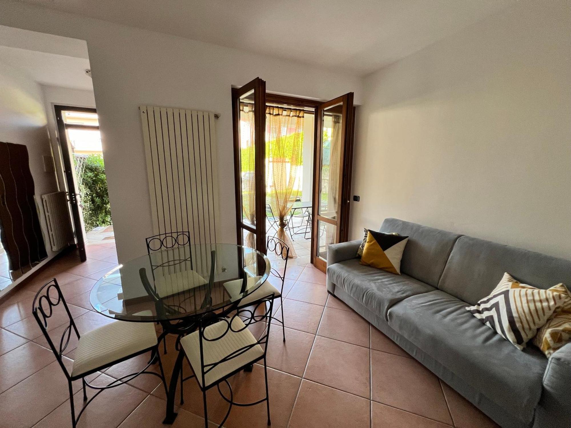Magic Desenzano Apartment เดเซนซาโนเดลการ์ดา ภายนอก รูปภาพ